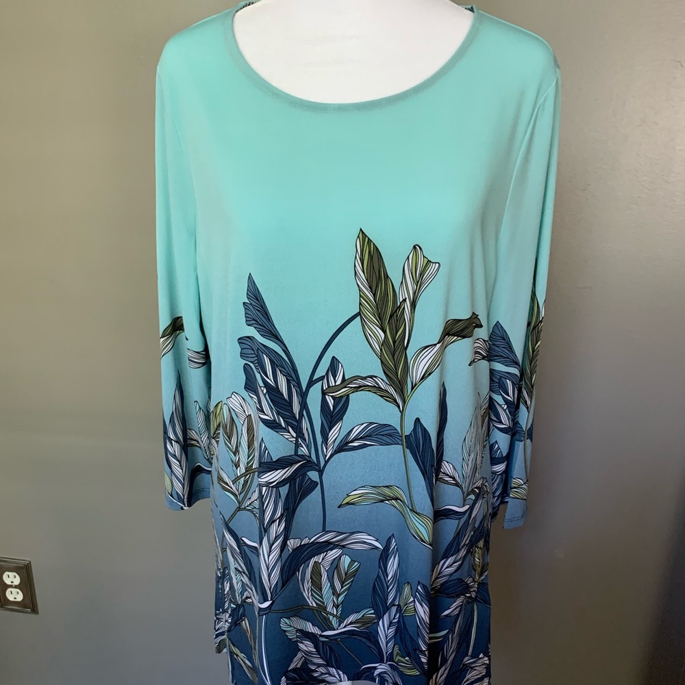 Chico’s colorful tunic size 1 M-L